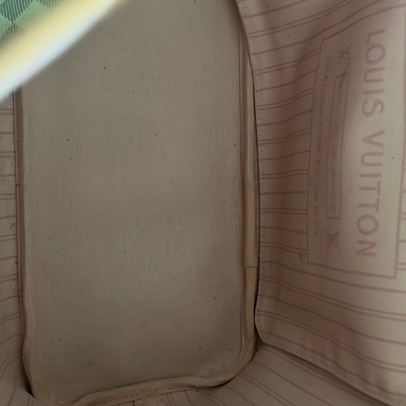 Almost brand new no stains excellent condition. - Picture 5 of 7